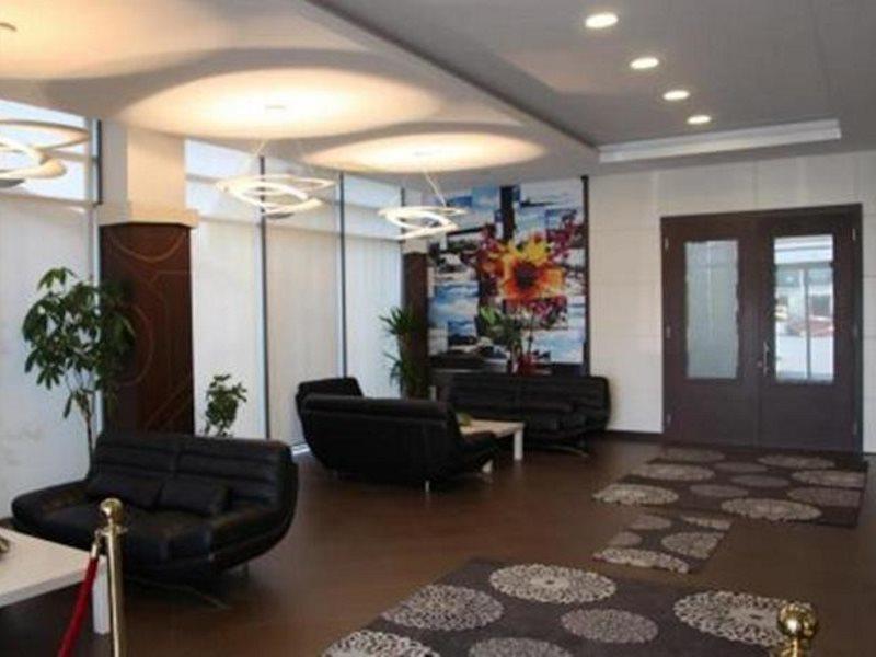 Amazona Hotel Pristina Exterior photo