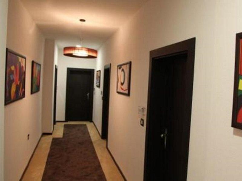 Amazona Hotel Pristina Exterior photo