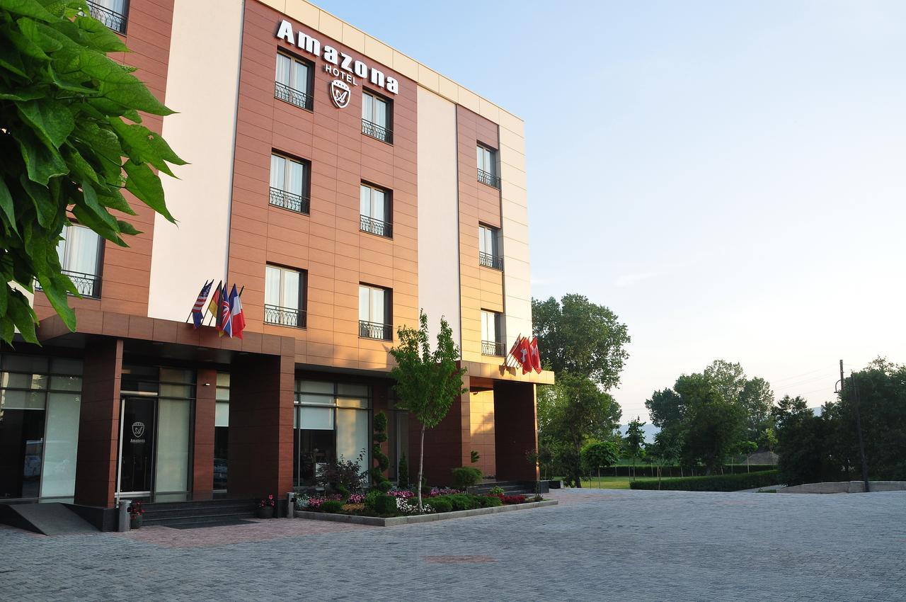 Amazona Hotel Pristina Exterior photo