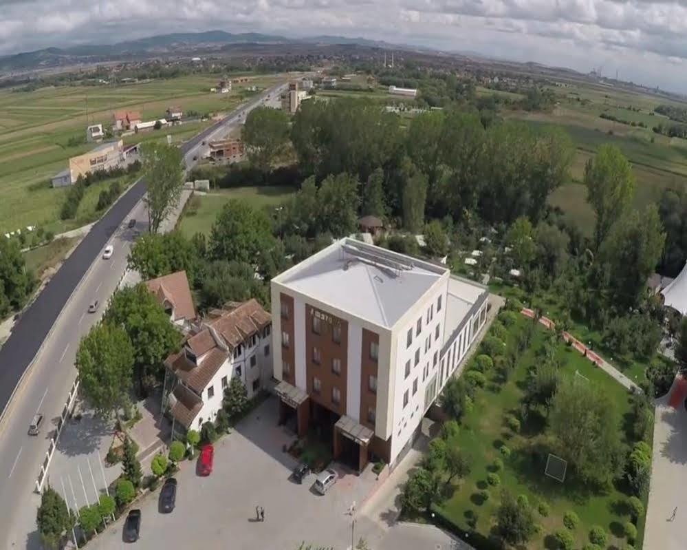 Amazona Hotel Pristina Exterior photo